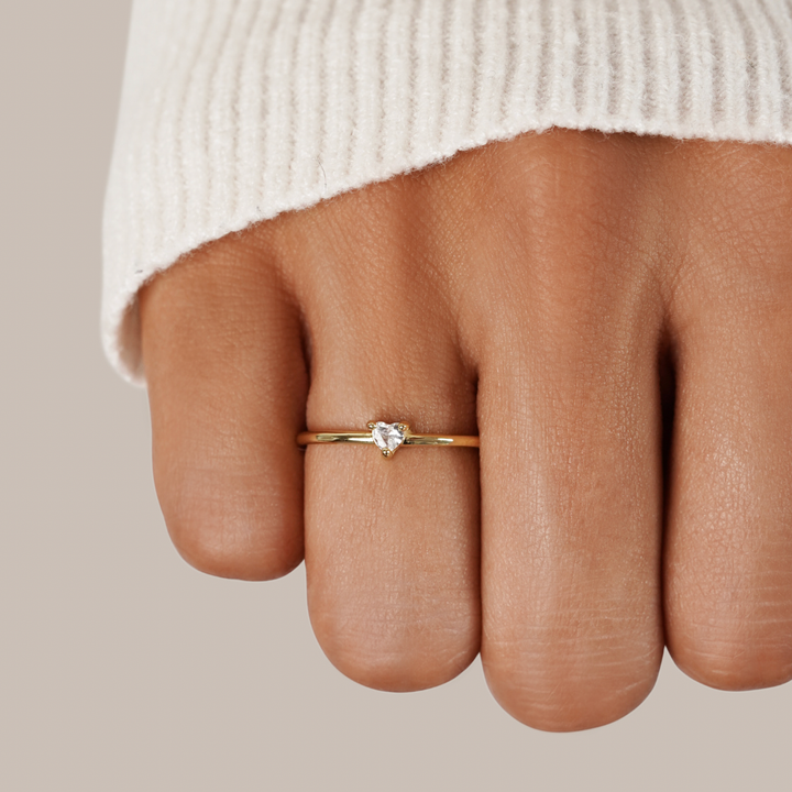 Leonie – Schlichter Goldring mit glatter Oberfläche.