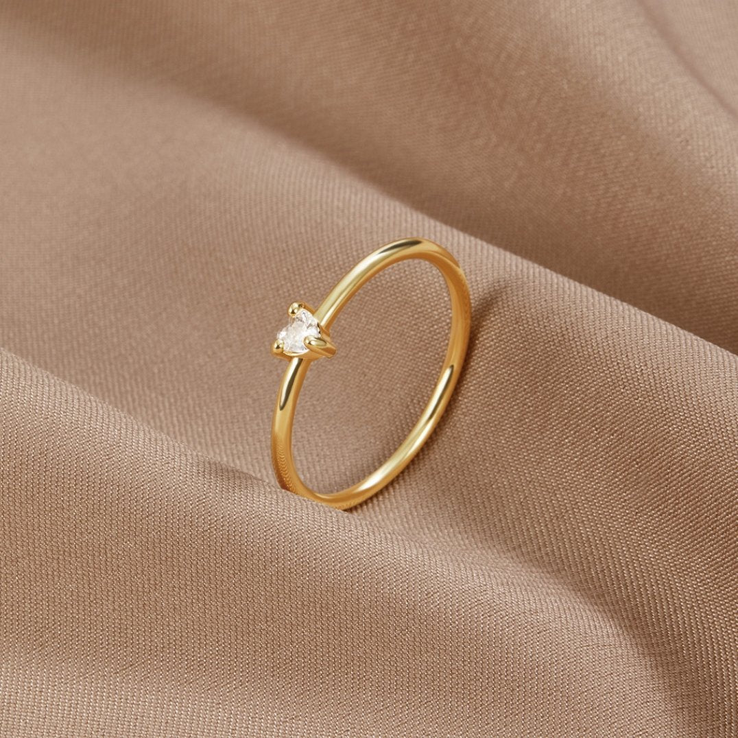 Leonie – Schlichter Goldring mit glatter Oberfläche.